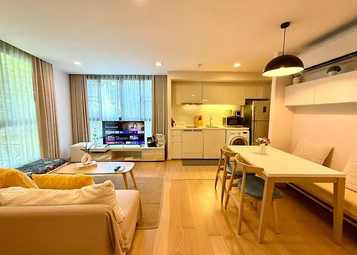 Apartment Cozy Spacious 1br 2bed Gardenview 500m Bts Thonglo, Samitivej, Skv49, Rooftop Pool, Fast 500mbps Wifi Bangkok