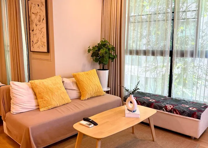 Cozy Spacious 1br 2bed Gardenview 500m Bts Thonglo, Samitivej, Skv49, Rooftop Pool, Fast 500mbps Wifi Bangkok