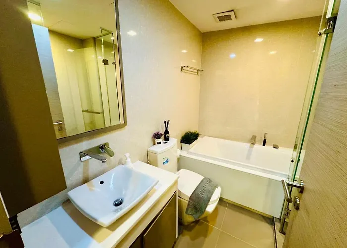 Cozy Spacious 1br 2bed Gardenview 500m Bts Thonglo, Samitivej, Skv49, Rooftop Pool, Fast 500mbps Wifi Apartment Bangkok