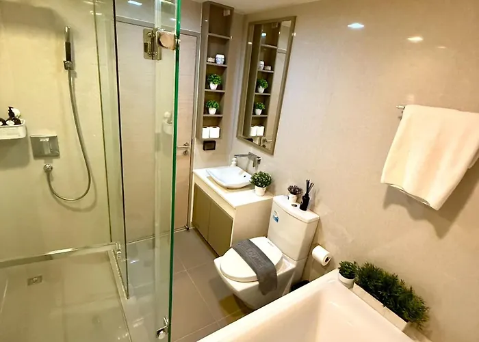 Apartment Cozy Spacious 1br 2bed Gardenview 500m Bts Thonglo, Samitivej, Skv49, Rooftop Pool, Fast 500mbps Wifi Bangkok