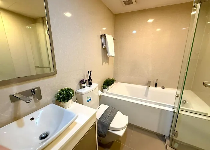 Cozy Spacious 1br 2bed Gardenview 500m Bts Thonglo, Samitivej, Skv49, Rooftop Pool, Fast 500mbps Wifi Bangkok