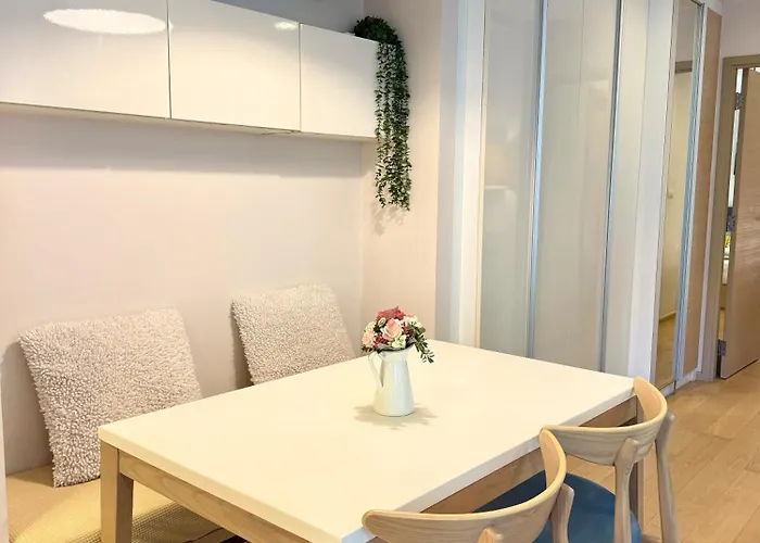 Cozy Spacious 1br 2bed Gardenview 500m Bts Thonglo, Samitivej, Skv49, Rooftop Pool, Fast 500mbps Wifi * Bangkok