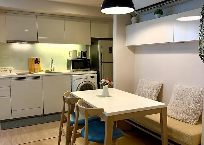 Cozy Spacious 1br 2bed Gardenview 500m Bts Thonglo, Samitivej, Skv49, Rooftop Pool, Fast 500mbps Wifi Bangkok