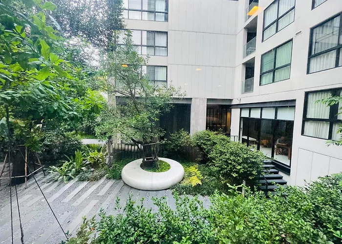 Apartment Cozy Spacious 1br 2bed Gardenview 500m Bts Thonglo, Samitivej, Skv49, Rooftop Pool, Fast 500mbps Wifi Bangkok