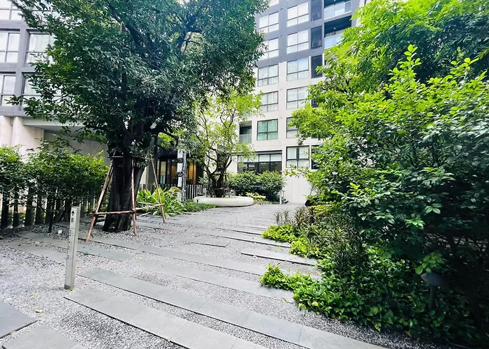 Cozy Spacious 1br 2bed Gardenview 500m Bts Thonglo, Samitivej, Skv49, Rooftop Pool, Fast 500mbps Wifi Bangkok